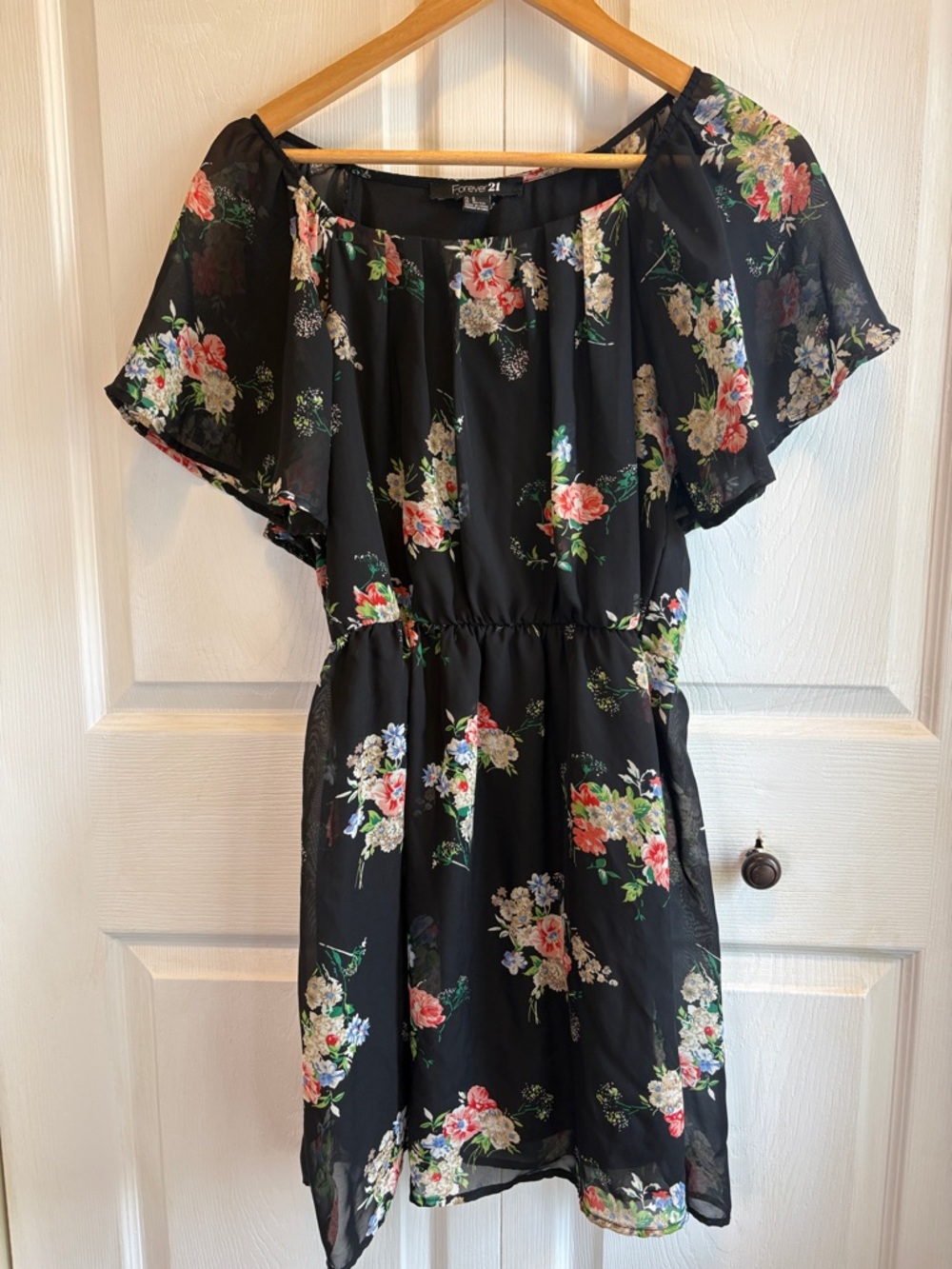 Forever 21 Black Floral Elastic-Waist Mini Dress